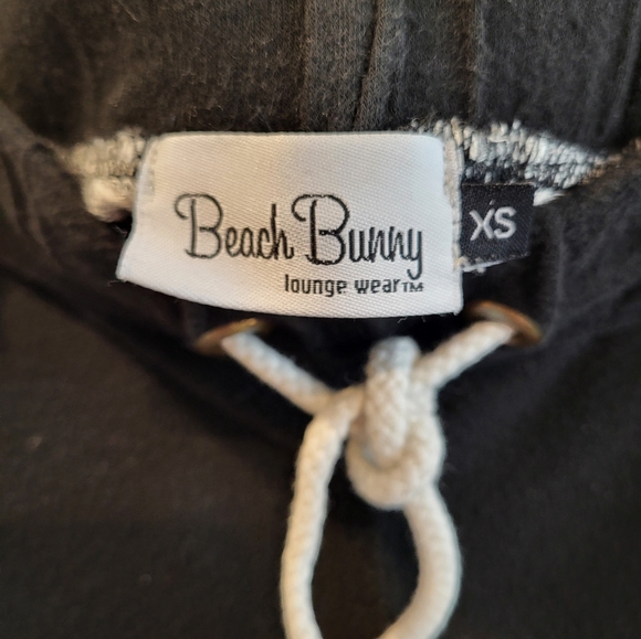 BEACH BUNNY LOUNGEWEAR SET 2PC. SIZE XS - Picture 13 of 14